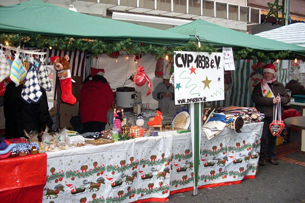 Der Bornheimer Nikolausmarkt wird von zahlreichen Vereinen der Stadtgemeinde veranstaltet, daher ist auch der Carnevalverein Pierrette mit einem eigenen Glühweinstand auf dem Weihnachtsbazar vertreten.